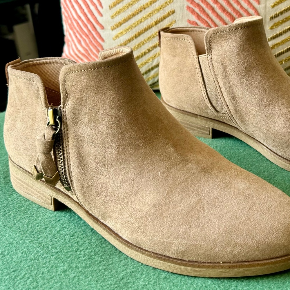 Dr. Scholl's Womens Astir Ankle Bootie Woodsmoke Microfiber 7.5